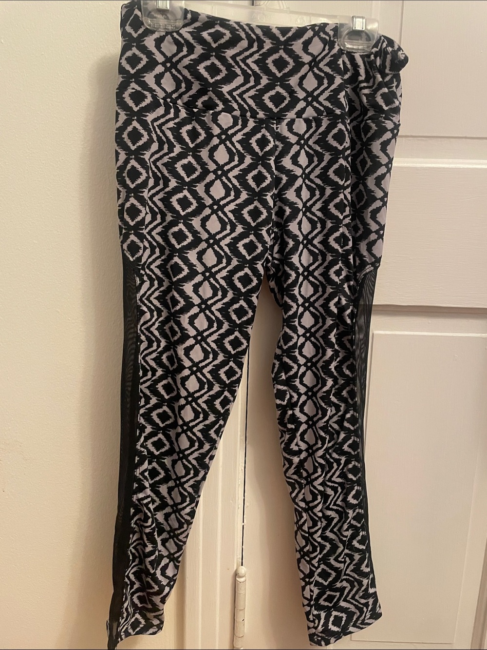 Onzie Black and White Geometric Leggings